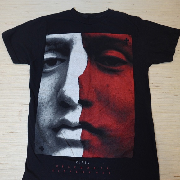 Civil Clothing “Celebrate Difference” Graphic Tee Men’s Medium Black Red Statue - Picture 2 of 6